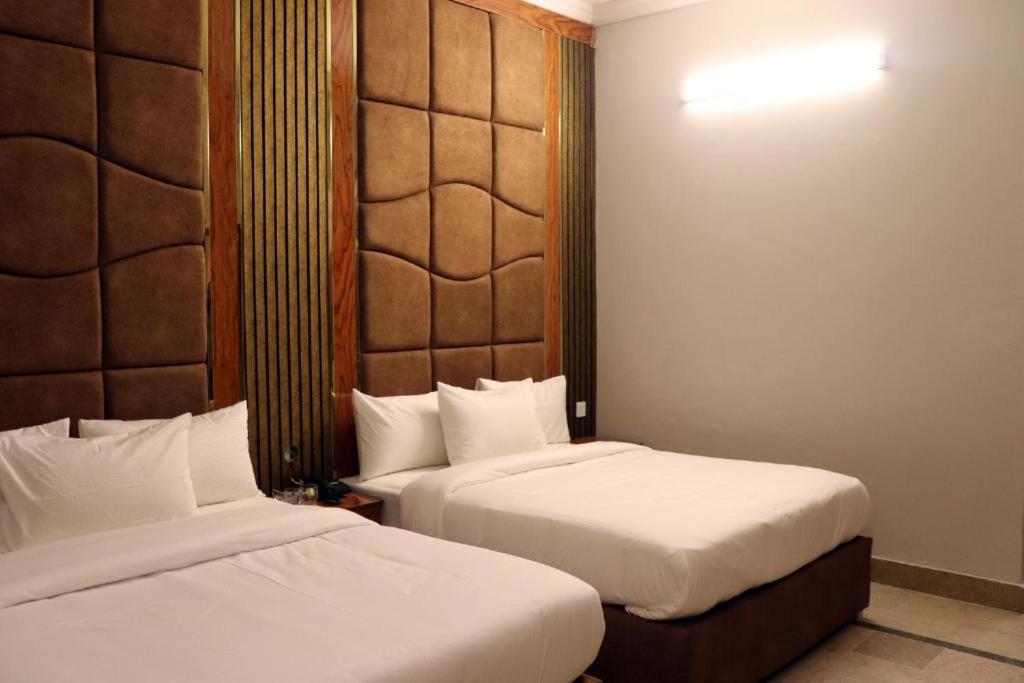 Thomas Guest House Исламабад Екстериор снимка
