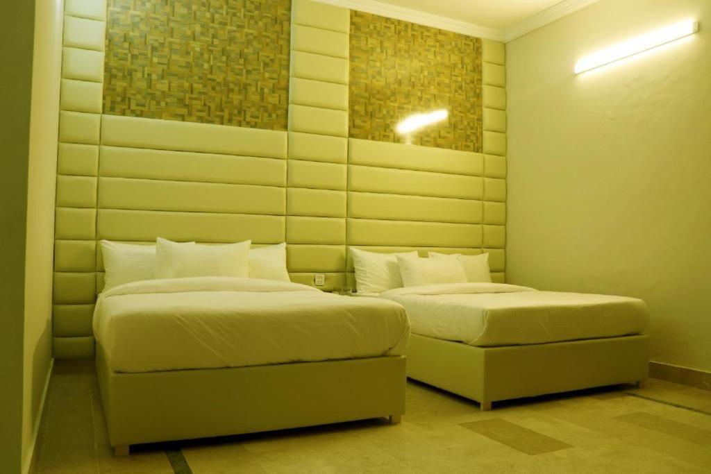 Thomas Guest House Исламабад Екстериор снимка