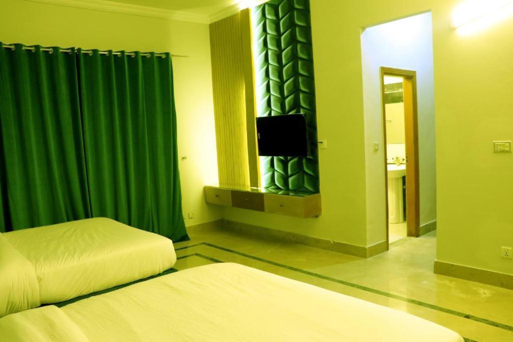 Thomas Guest House Исламабад Екстериор снимка