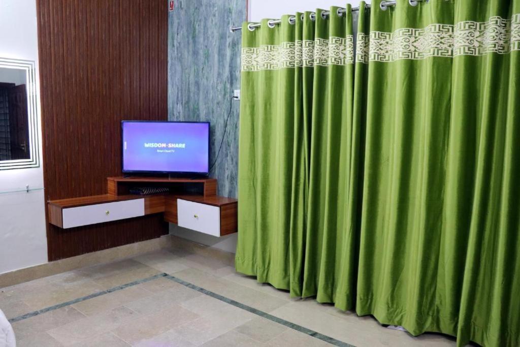 Thomas Guest House Исламабад Екстериор снимка